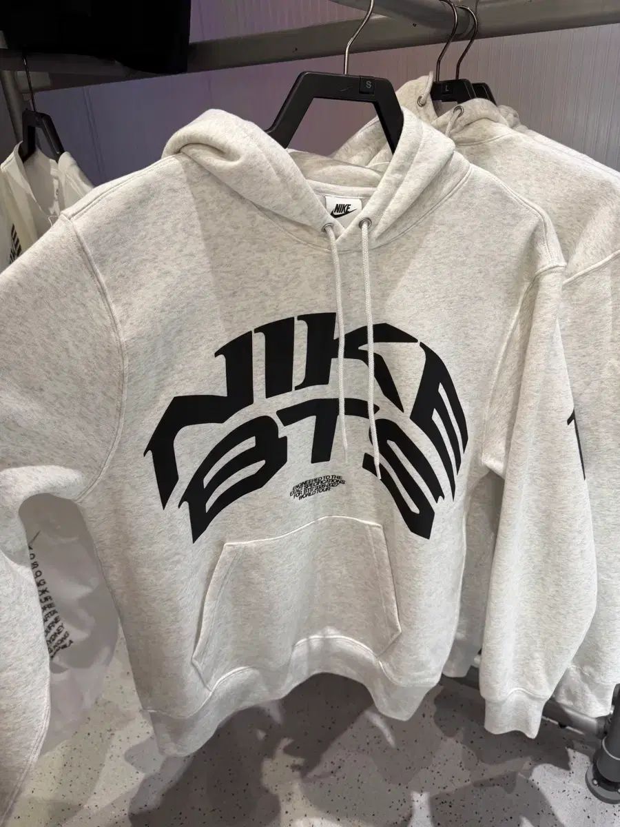 BTS HOODIE NIKE SIZE L