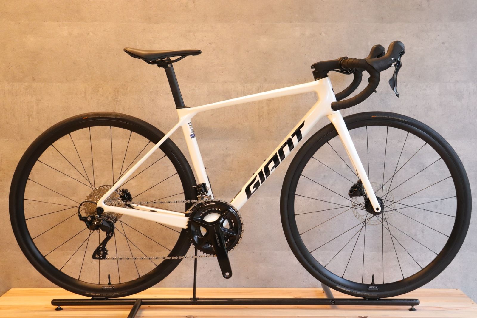 【最終価格】　ロードバイク　GIANT TCR シマノ105 S ジャイアント GIANT TCR Advanced 2 KOM 2025モデル Sサイズ シマノ