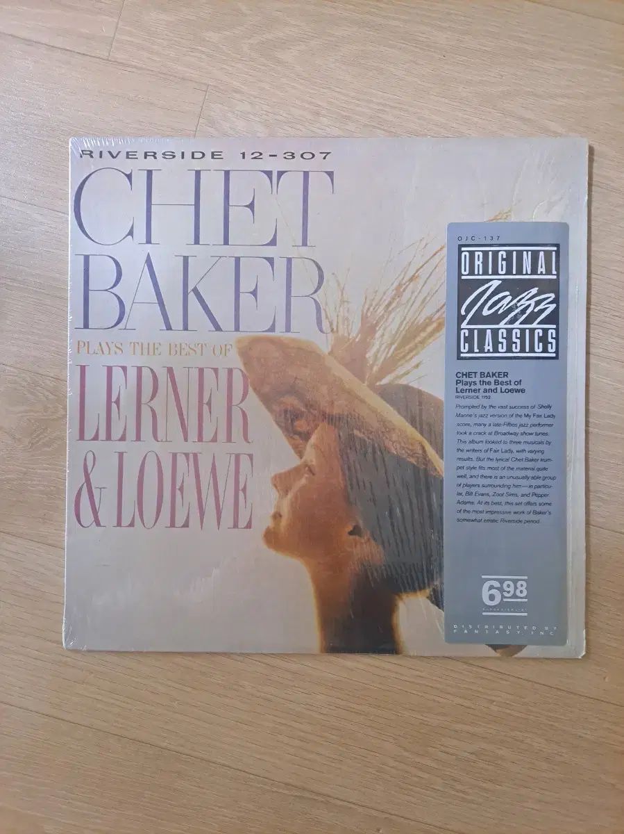 CHET BAKERPLAYS