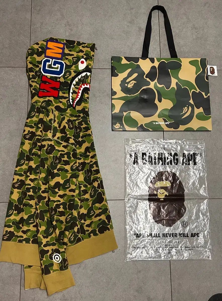 新品同様) A BATHING APE アベイシングエイプ abcカモフラージュ 迷彩柄 シャーク WHO ジップアップ