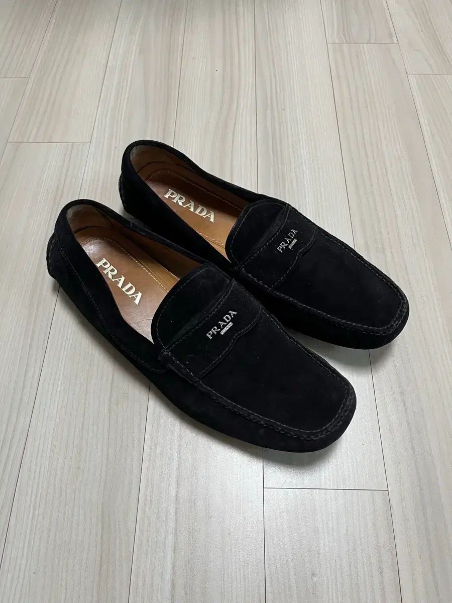 PRADA スウェード ローファー