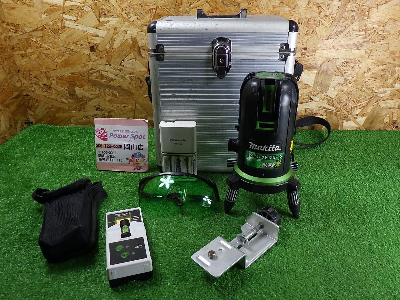 マキタ グリーン レーザー墨出し器 一ヶ所ガラスカバーなし 未校正の品 SK504GPZ 受光器付 屋内・屋外兼用 測定器 工具 makita 中古品