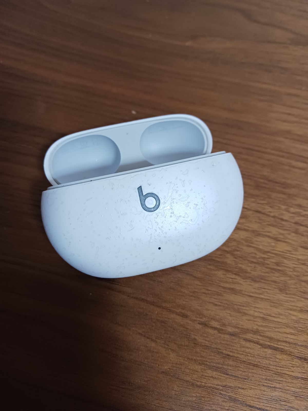 Beats Studio Buds ホワイト 充電ケースのみ - メルカリ