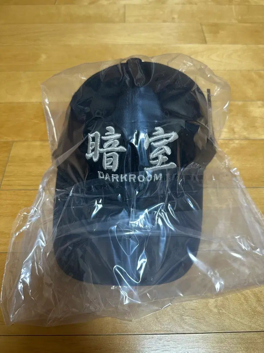 ダークルーム スタジオ 暗室 ベーシック ロゴ ベースボールキャップ シルバー