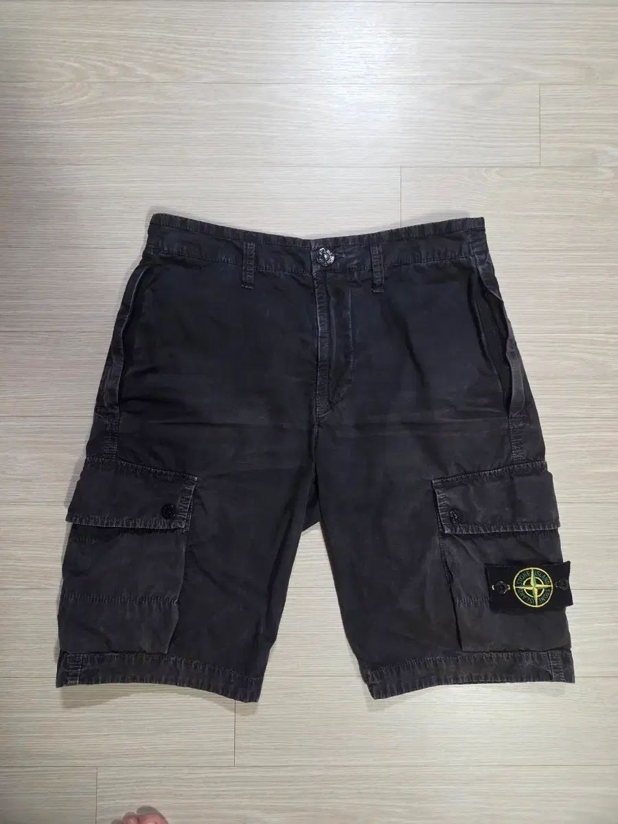 STONE ISLAND ストーンアイランド 23SS ワッペン バミューダ カーゴ ハーフパンツ ブラック