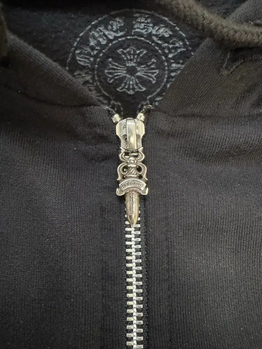 CHROME HEARTS クロムハーツ スクロール ロゴ フードジップアップ (正規品) L