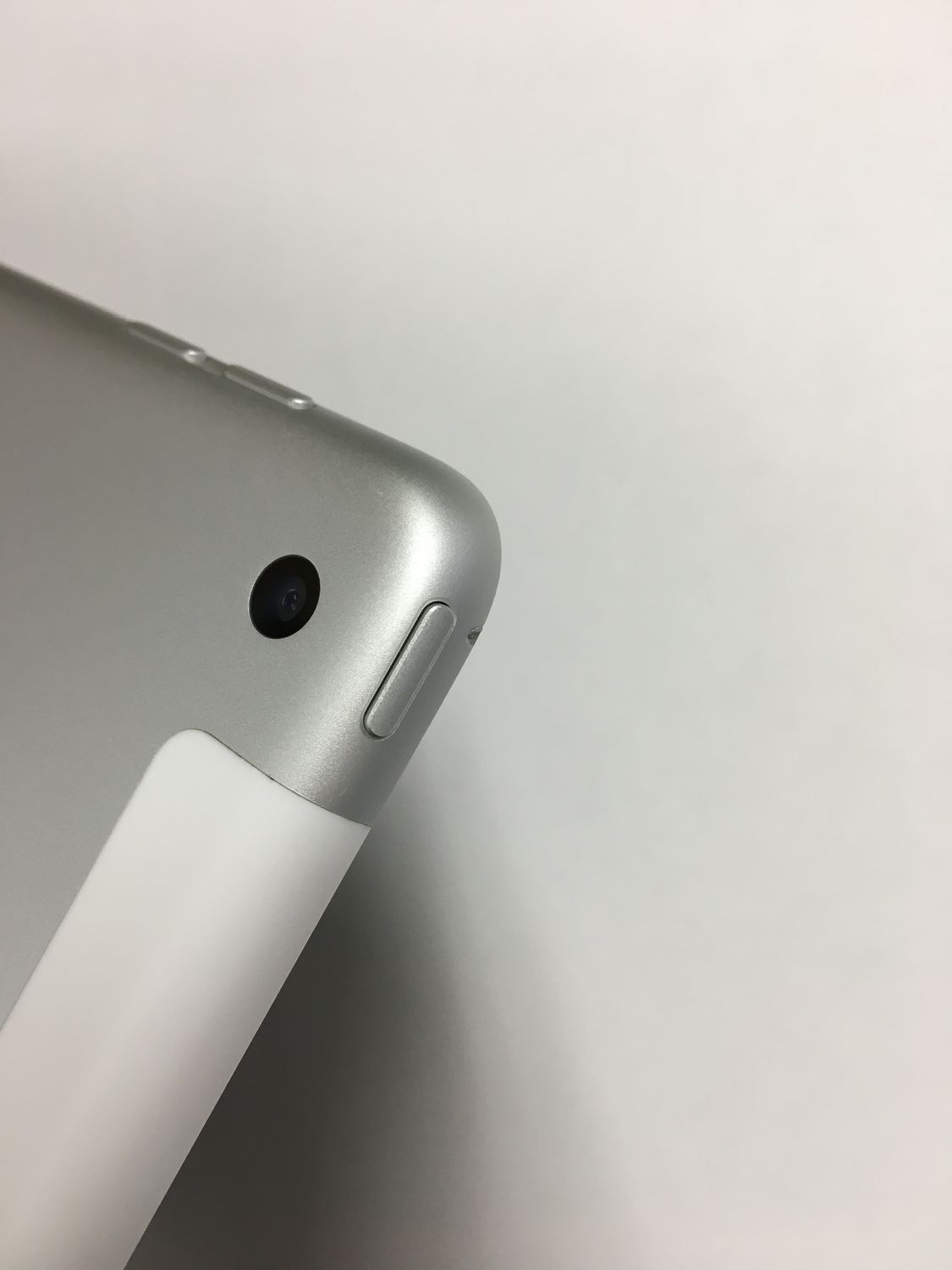 美品 電池100% Apple iPad 第7世代 32GB SIMフリー シルバー【動作確認・初期化済み】 美品 電池100% Apple iPad 第7世代 32GB SIMフリー シルバー【動作確認・初期化済み】