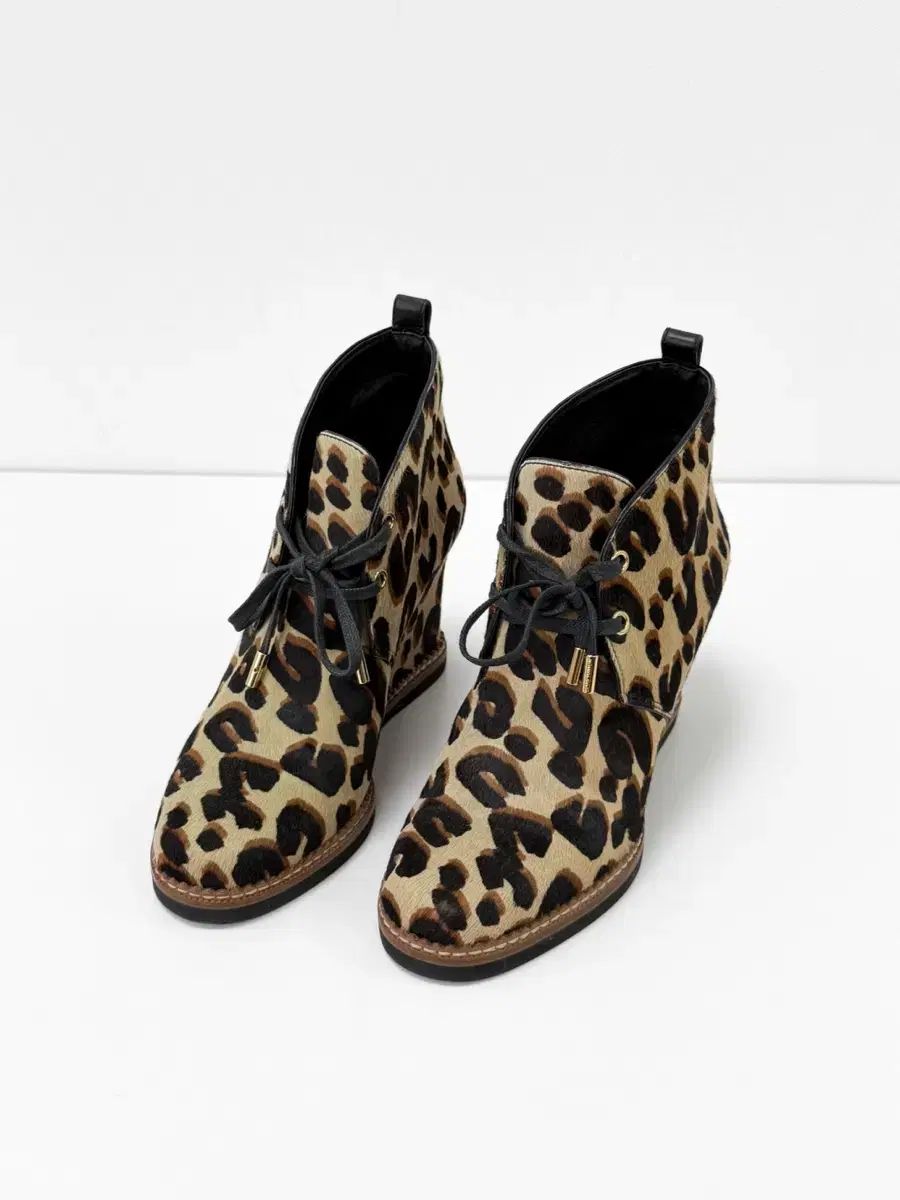 Louis Vuitton ルイヴィトン ヒョウ柄 レオパード カーフレザー レースアップ ウェッジ ヒール 37 Louis Vuitton ルイヴィトン ヒョウ柄 レオパード カーフレザー レースアップ ウェッジ ヒール 37