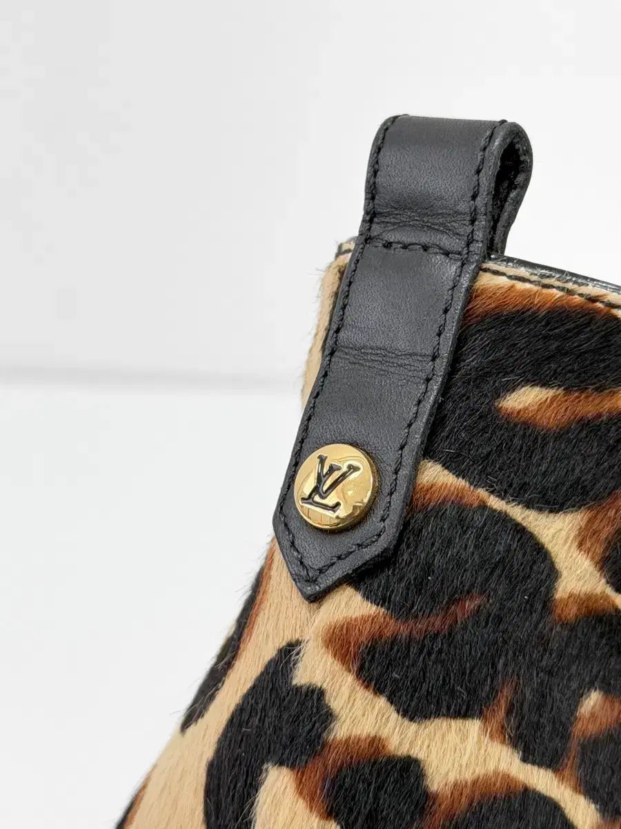Louis Vuitton ルイヴィトン ヒョウ柄 レオパード カーフレザー レースアップ ウェッジ ヒール 37 Louis Vuitton ルイヴィトン ヒョウ柄 レオパード カーフレザー レースアップ ウェッジ ヒール 37