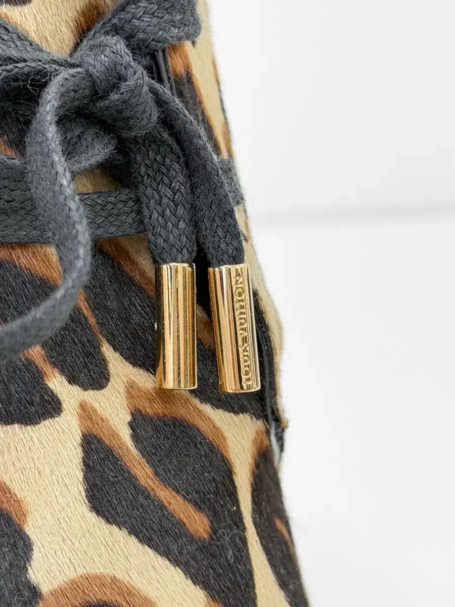 Louis Vuitton ルイヴィトン ヒョウ柄 レオパード カーフレザー レースアップ ウェッジ ヒール 37 Louis Vuitton ルイヴィトン ヒョウ柄 レオパード カーフレザー レースアップ ウェッジ ヒール 37