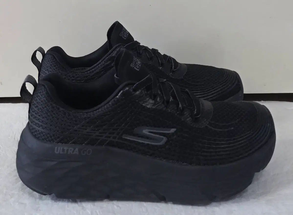 235 SKECHERS マックスクッショニング エリート ピュアブラック