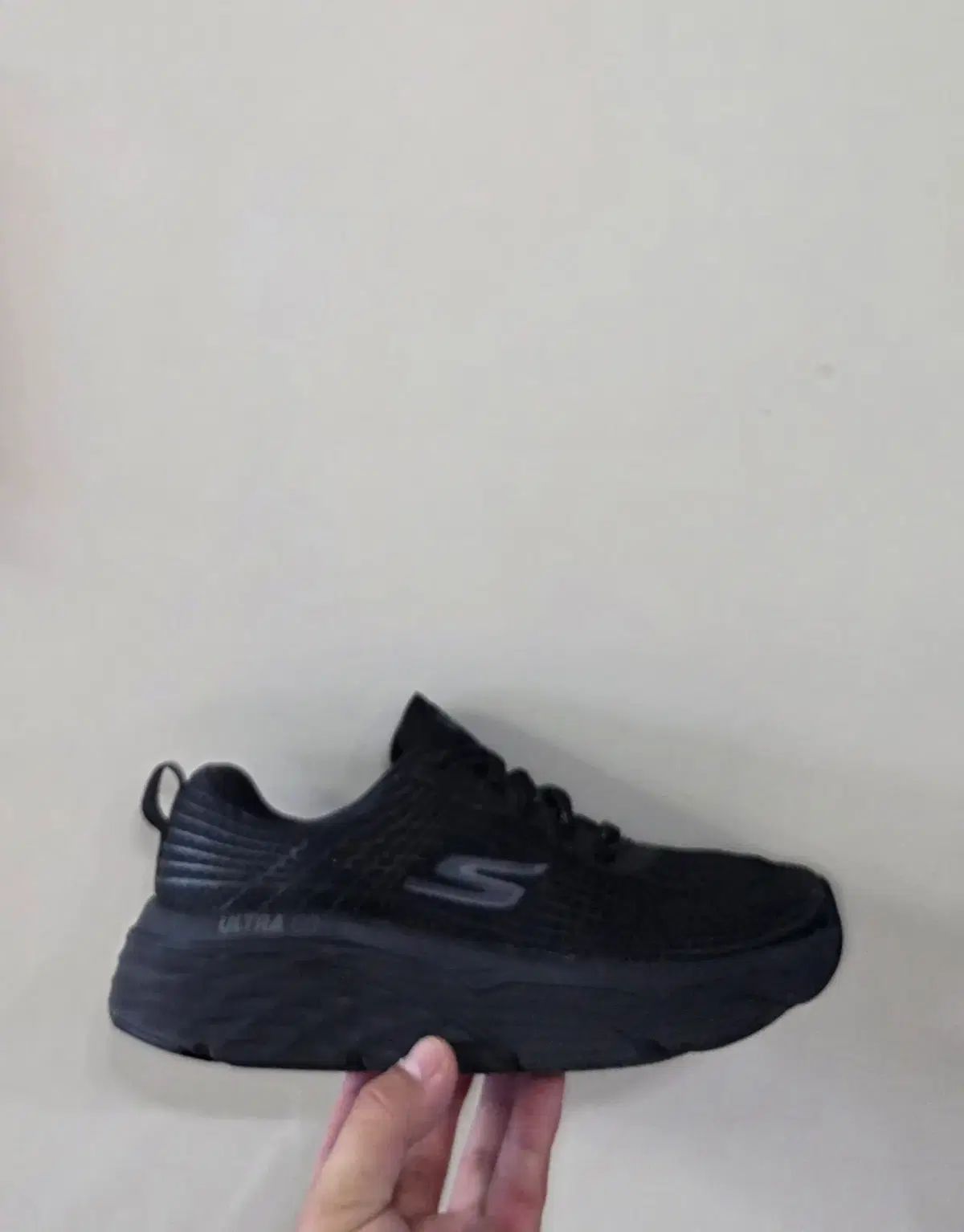 235 SKECHERS マックスクッショニング エリート ピュアブラック