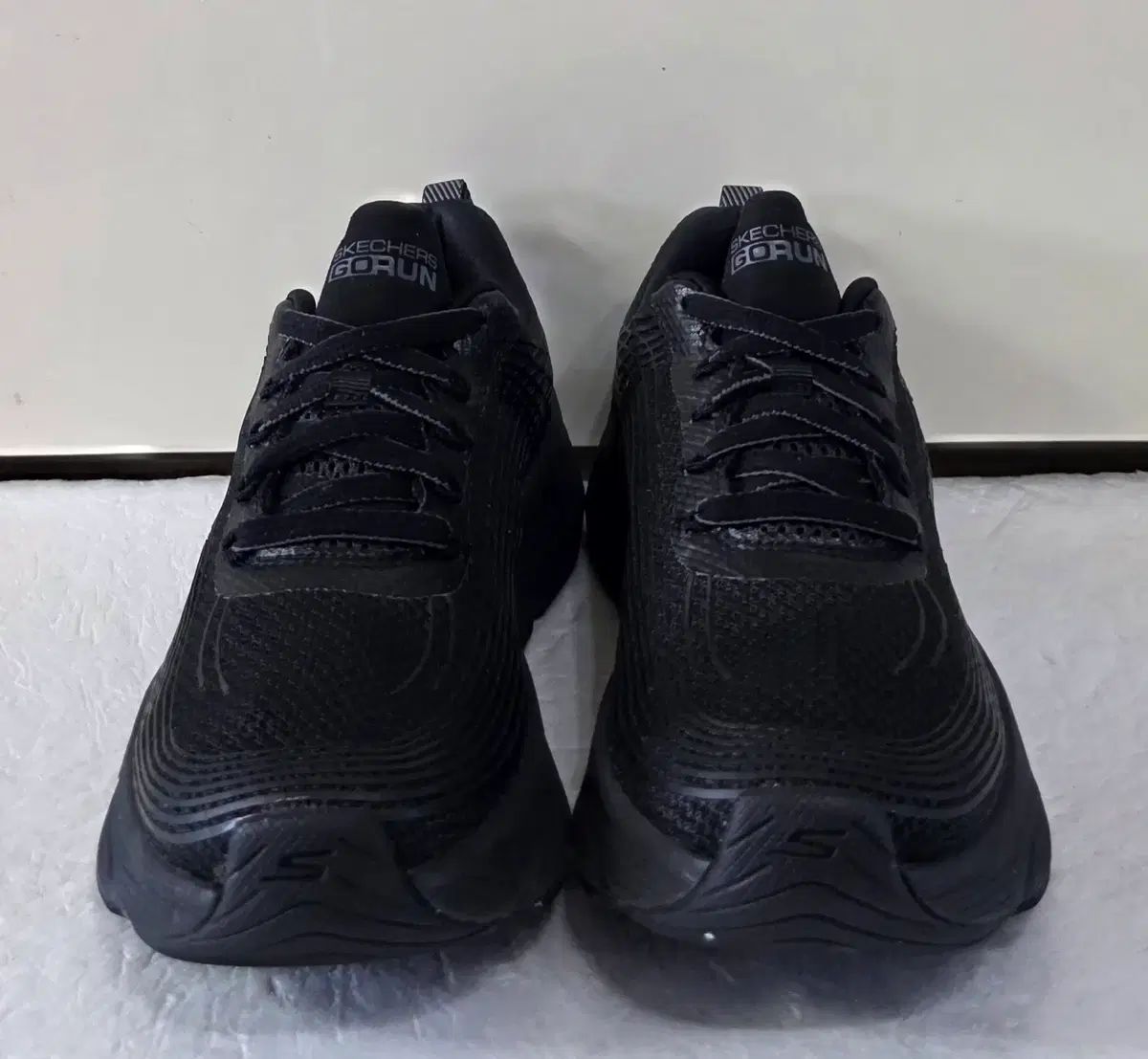 235 SKECHERS マックスクッショニング エリート ピュアブラック