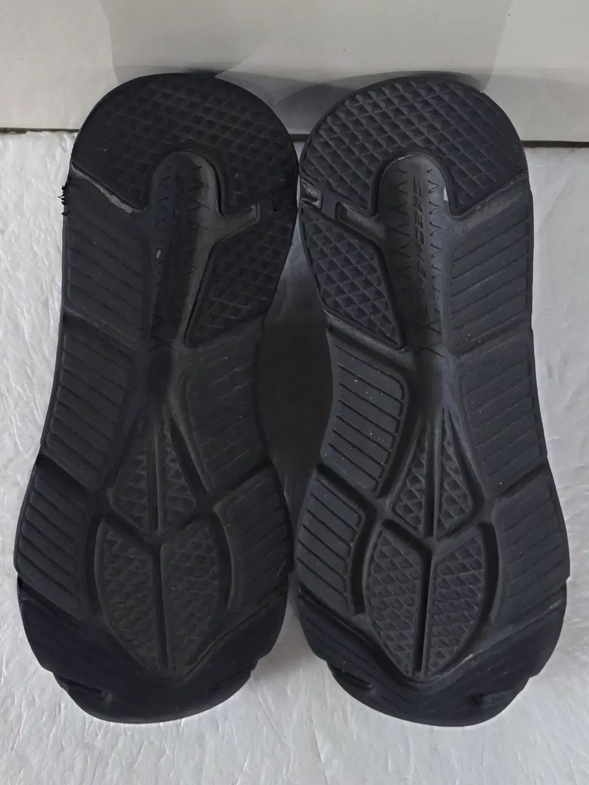 235 SKECHERS マックスクッショニング エリート ピュアブラック