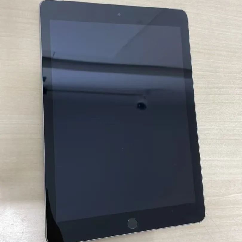 iPad 第6世代 32GB スペースグレイ 中古 AU対応 - メルカリ