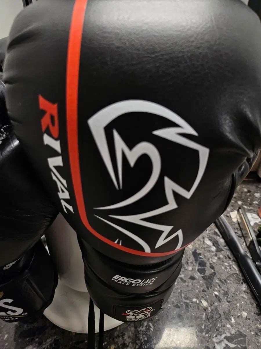 ライバル rs1 2 0 16オンス グローブ