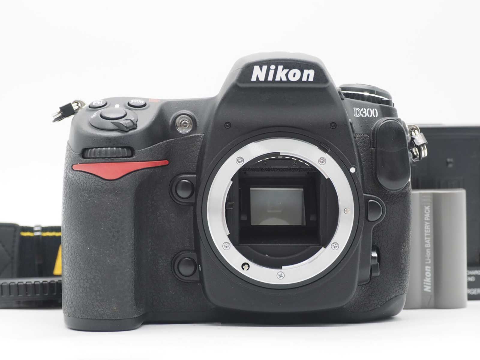 ニコン Nikon D300 12.3MP Digital SLR Camera Body Black 3925 Shots [良品] #Z6364A