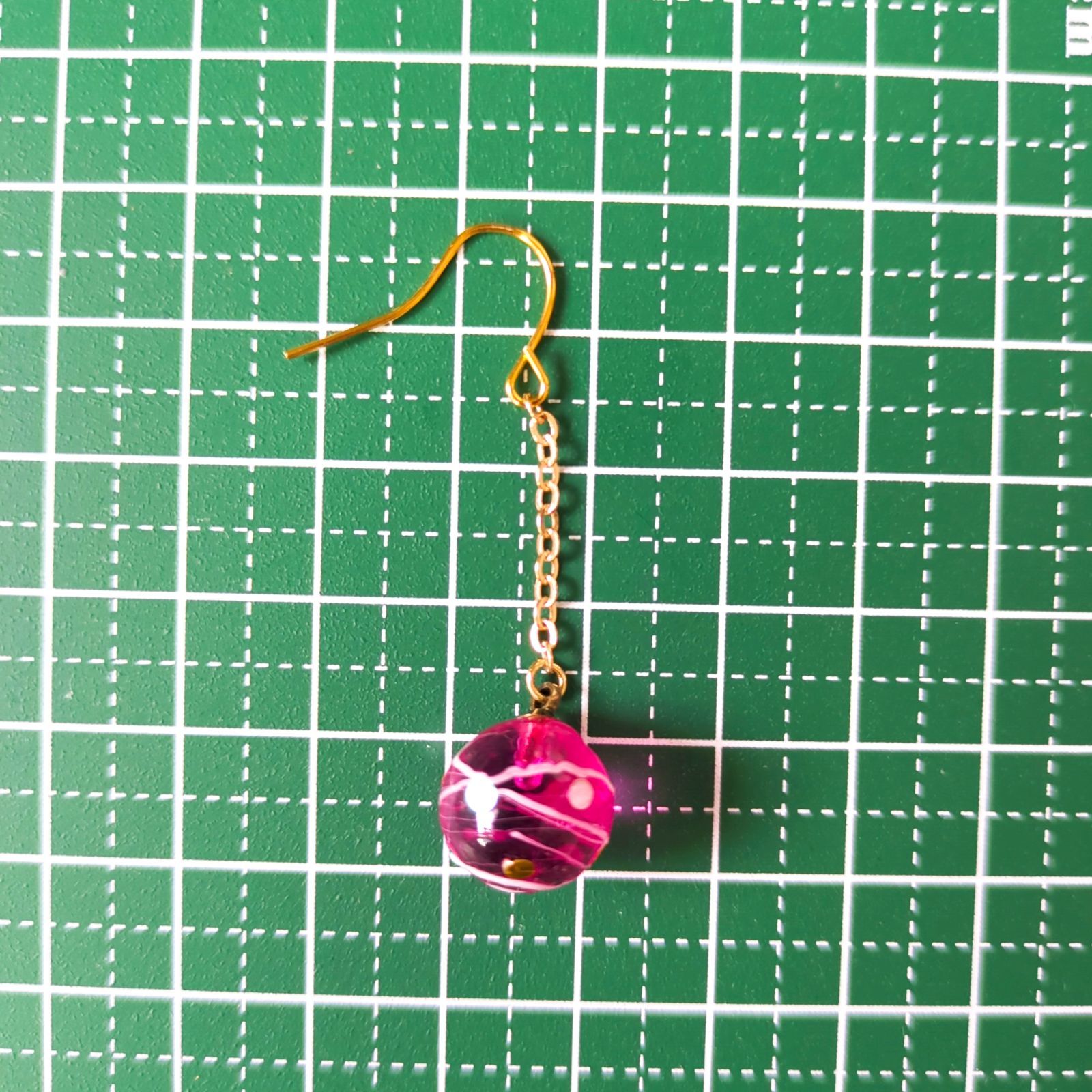 no.710 レジン ヨーヨー ピンク ドット ゆらゆら ピアス イヤリング 