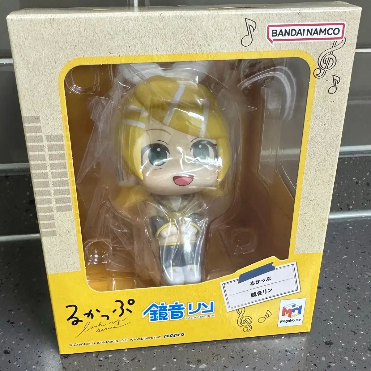 （未開封）VOCALOID（ボーカロイド・ボカロ）鏡音リン Look UP フィギュア 6,400円