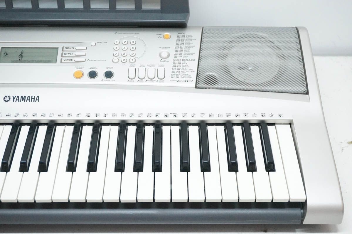 【中古】ヤマハYAMAHA ポータトーンPORTATONE 電子キーボード 61鍵 PSR-E313 【中古】ヤマハYAMAHA ポータトーンPORTATONE 電子キーボード 61鍵 PSR-E313