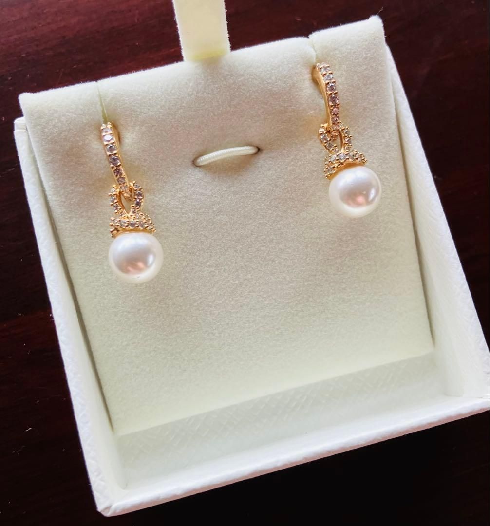 スワロフスキー　Swarovski Originally ドロップピアス