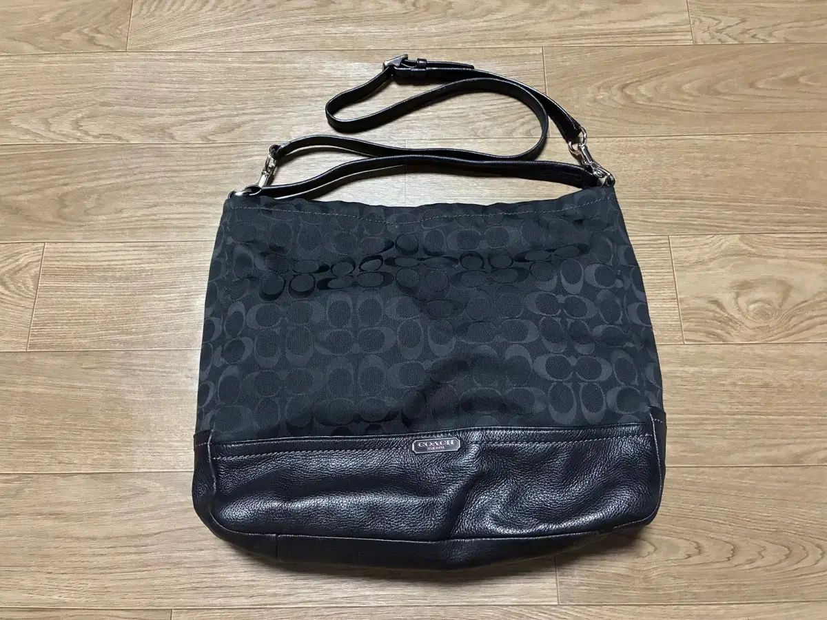 COACH シグネチャー クロス ショルダーバッグ ブラック