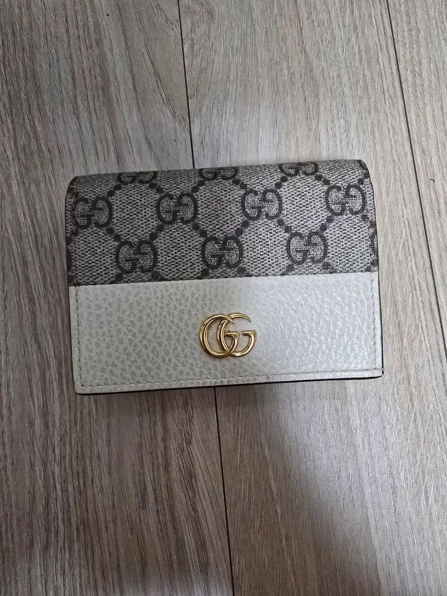 グッチ GG マーモント 二つ折り財布