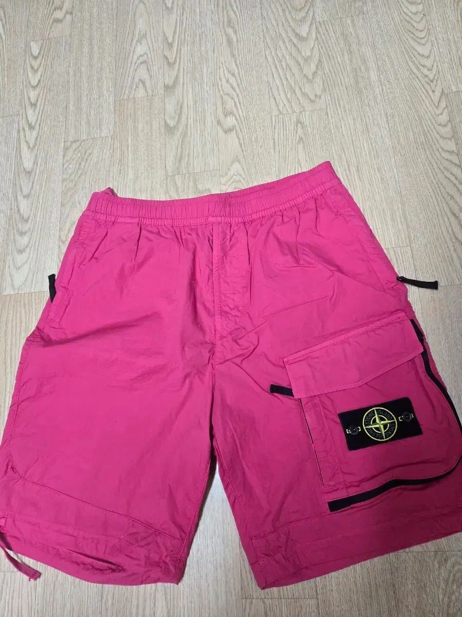 STONE ISLAND ストーンアイランド カーゴ ハーフパンツ ピンク