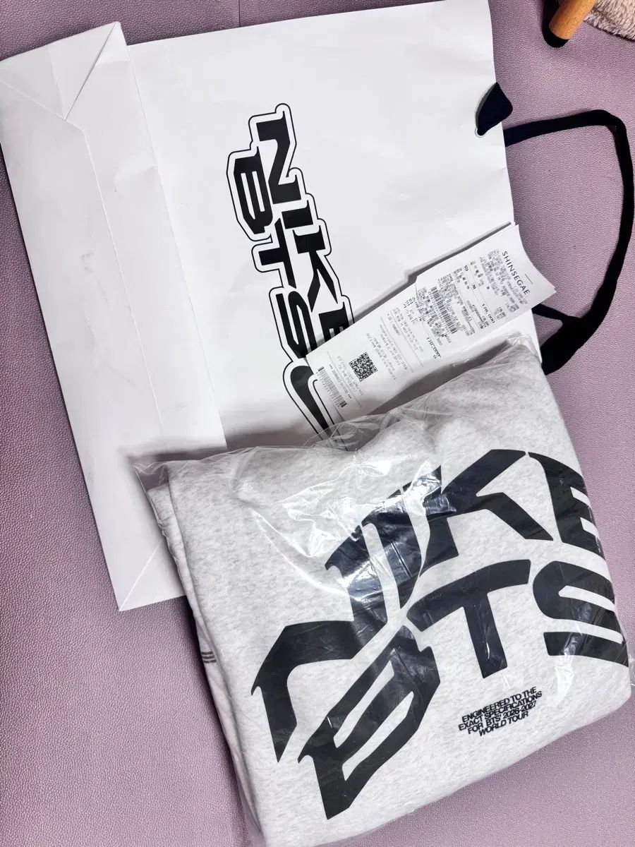 BTS(防弾少年団) NIKEコラボ 未開封 フーディー XL (レシート、紙袋あり)