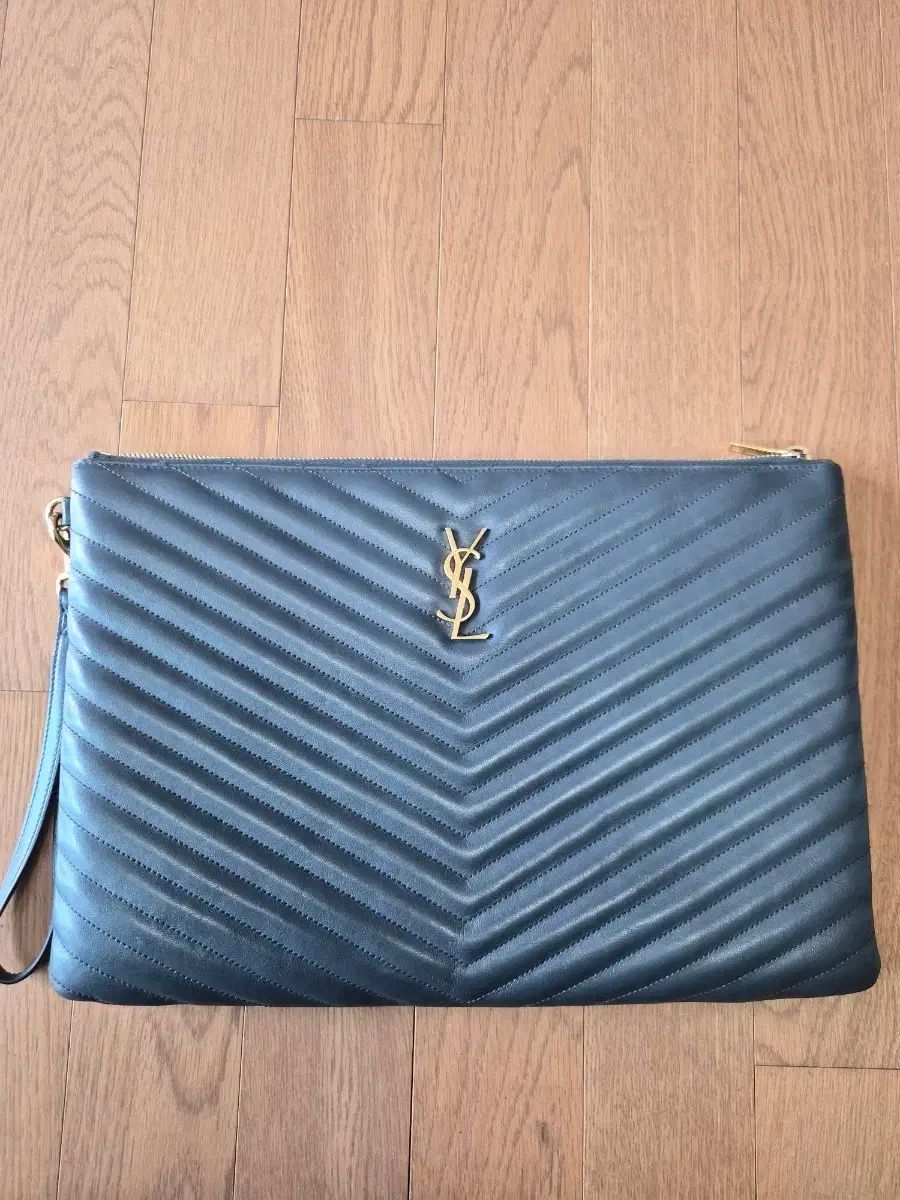 (正規品) Saint Laurent サンローラン マトラッセ ロゴ キルティング クラッチバッグ ブラック (ブランド メンズ バッグ)