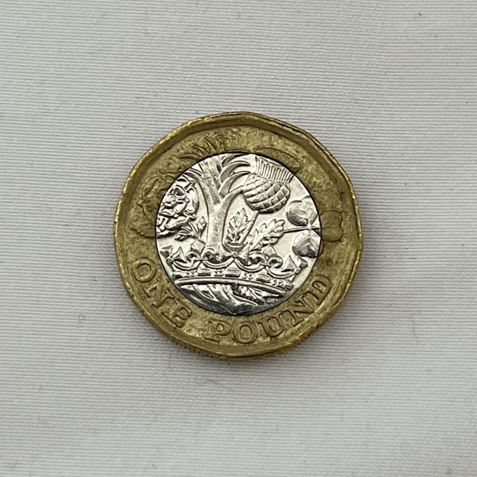 イギリス 2017年 エリザベス2世 新1ポンド硬貨 バイメタル - メルカリ