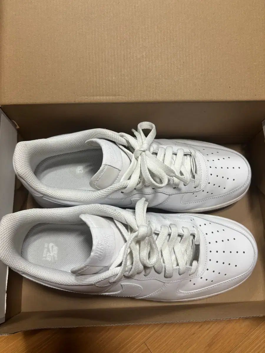 285 NIKE エアフォース ロー 白 ほぼ新品