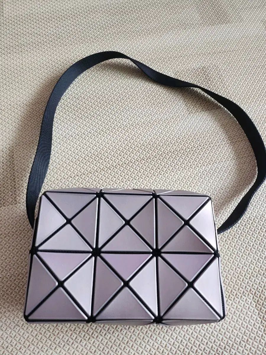 BAO BAO ISSEY MIYAKE バオバオイッセイミヤケ キュー(Q・チャンミン) ボーイ キューボイド クロスバック
