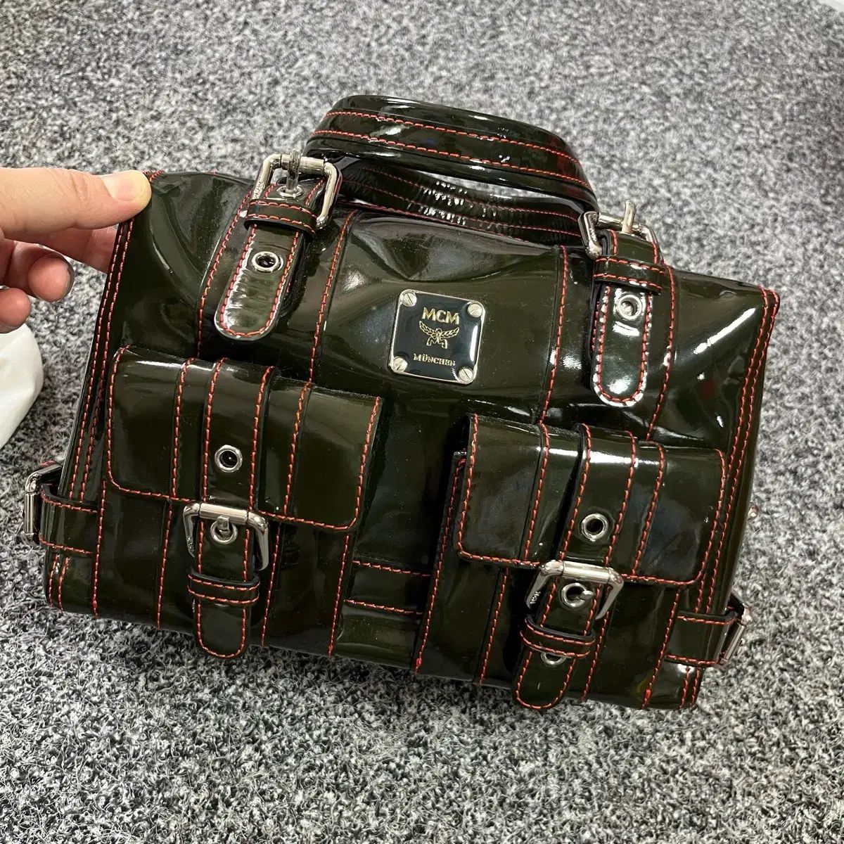 MCM 엠씨엠 FCバイエルン・ミュンヘン ライオン ペンダント エナメル バッグ
