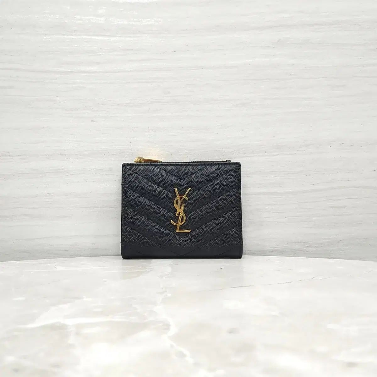 Saint Laurent サンローラン モノグラム マトラッセ 二つ折り財布 575879