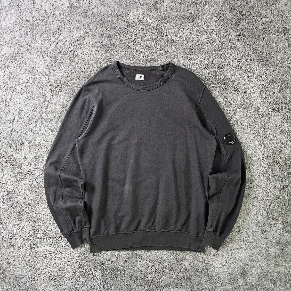 CP COMPANY 長袖スウェット - メルカリ