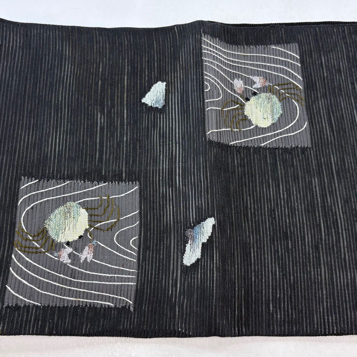 袋帯 名品 流水 箔 黒 お太鼓柄 正絹 【中古】 袋帯 お太鼓柄 箔 証紙 灰紫 段縞