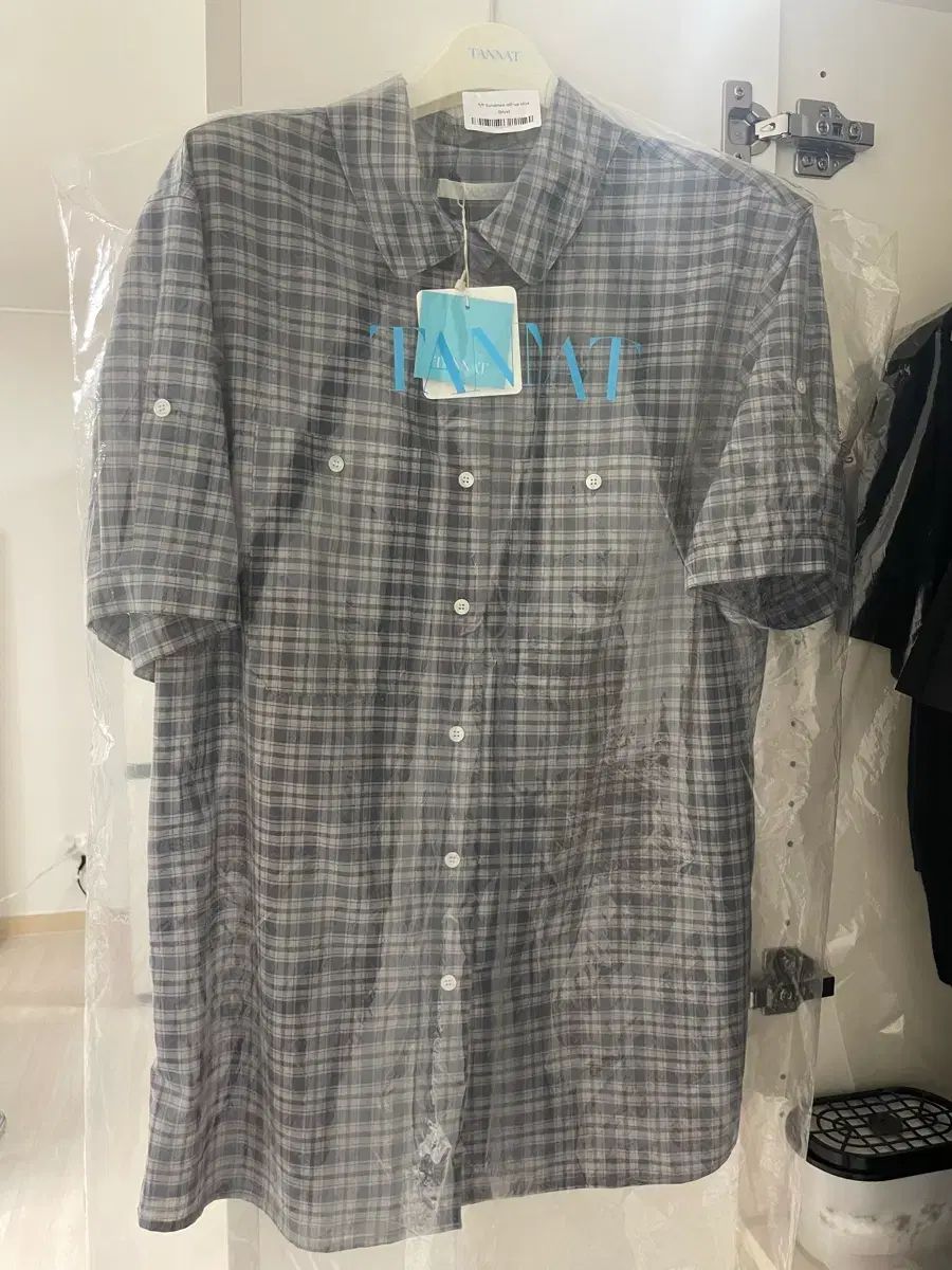 タグ付き新品) タナッサン ダウン ロールアップシャツ