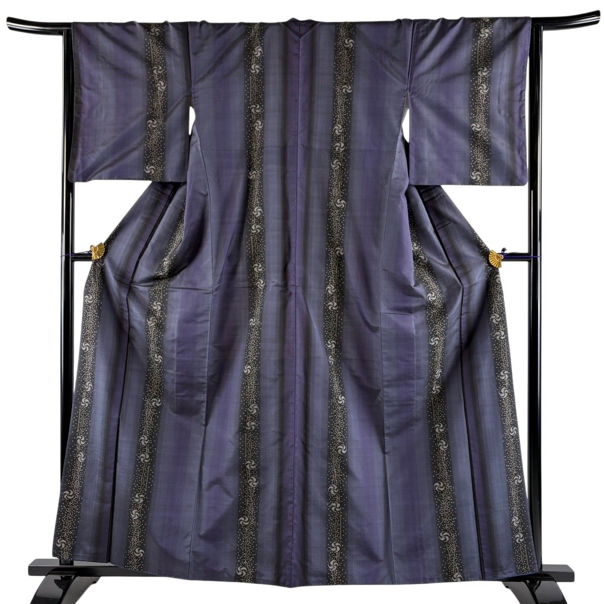 【美品】 紬 身丈160cm 裄丈65cm M 袷 縞 幾何学模様 紺色 正絹 秀品 【中古】