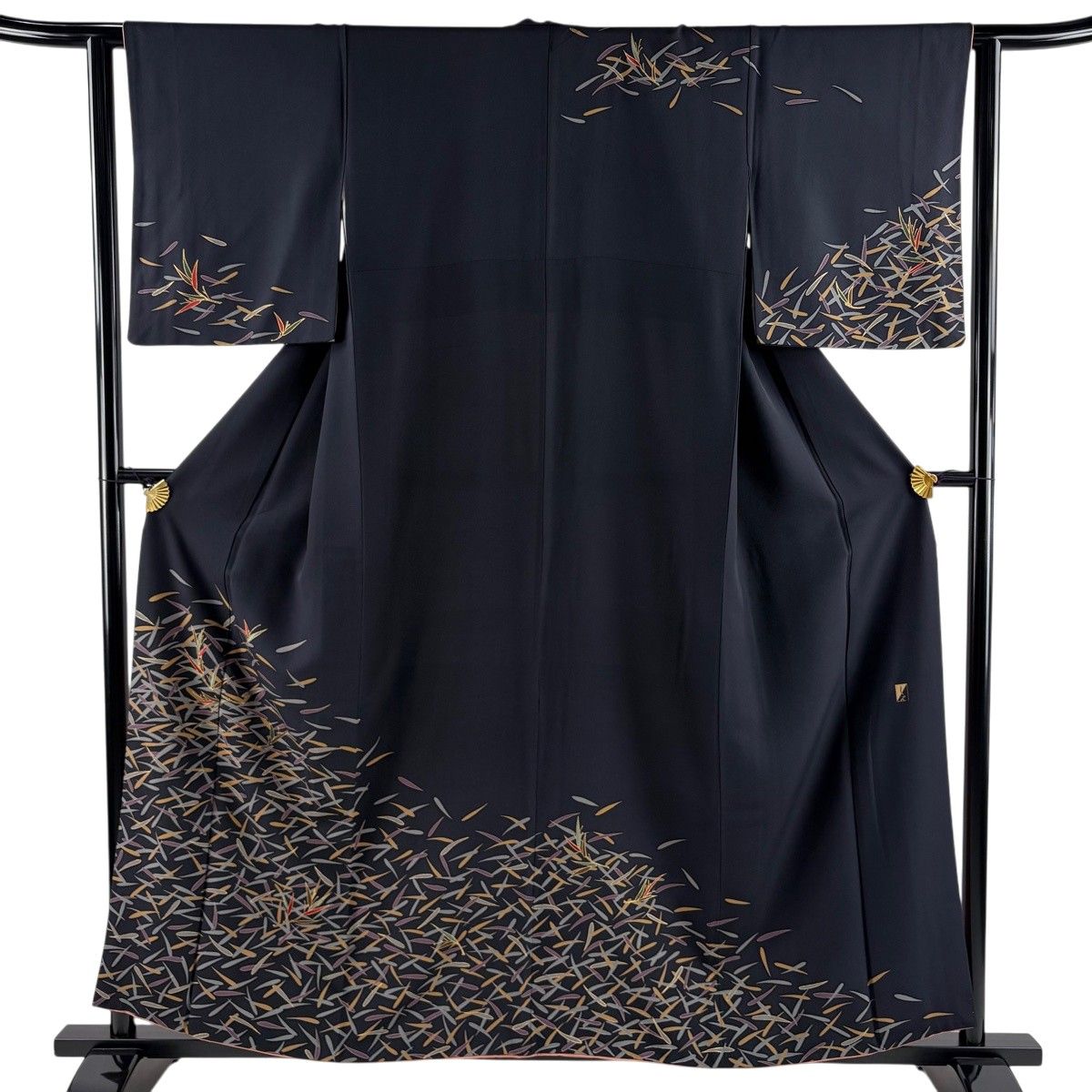 訪問着 身丈157.5cm 裄丈61.5cm S 袷 落款 葉柄 金彩 刺繍 黒 正絹 秀品 【中古】
