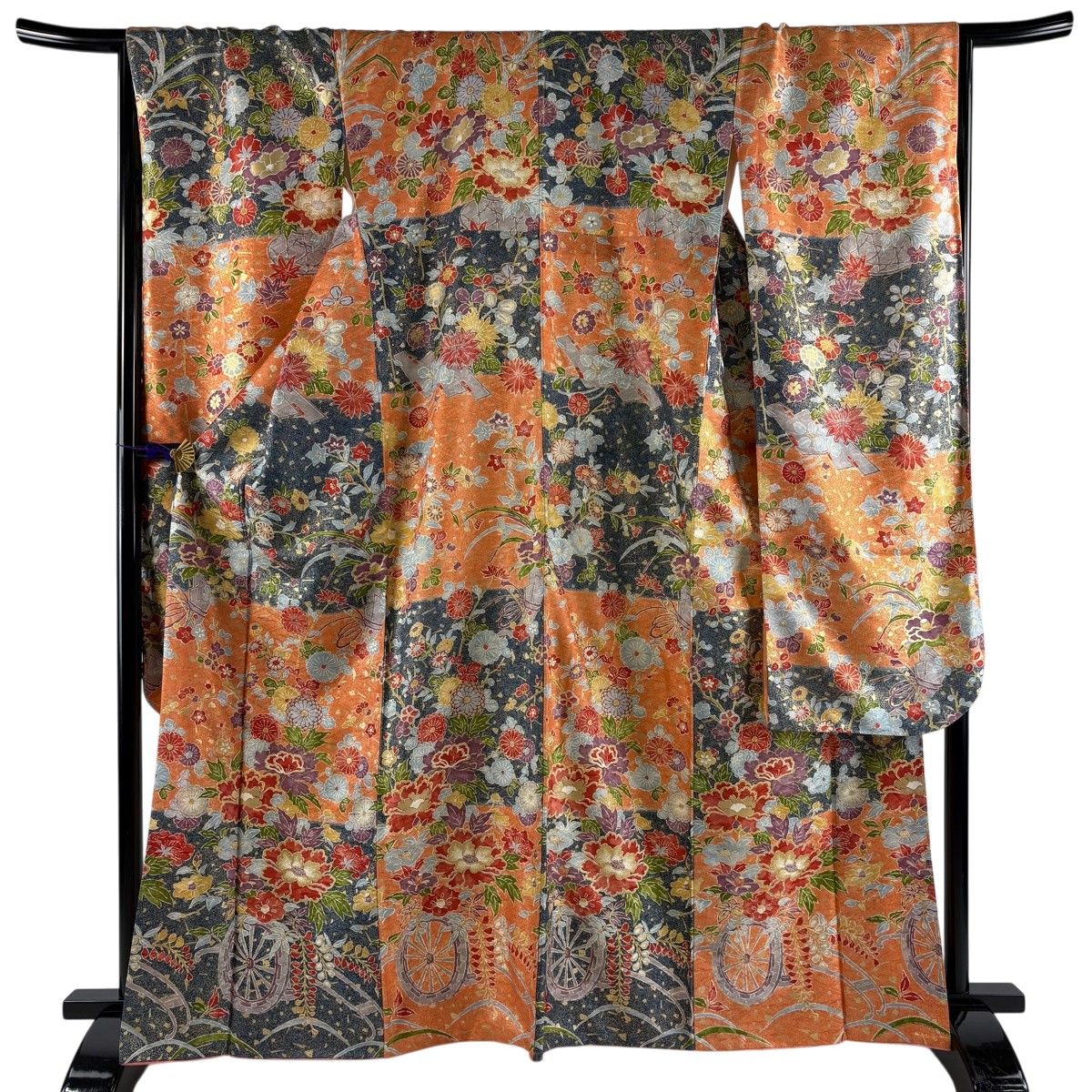 振袖 身丈165.5cm 裄丈66cm M 袷 花車 草花 金彩 サーモンピンク 正絹 秀品 【中古】