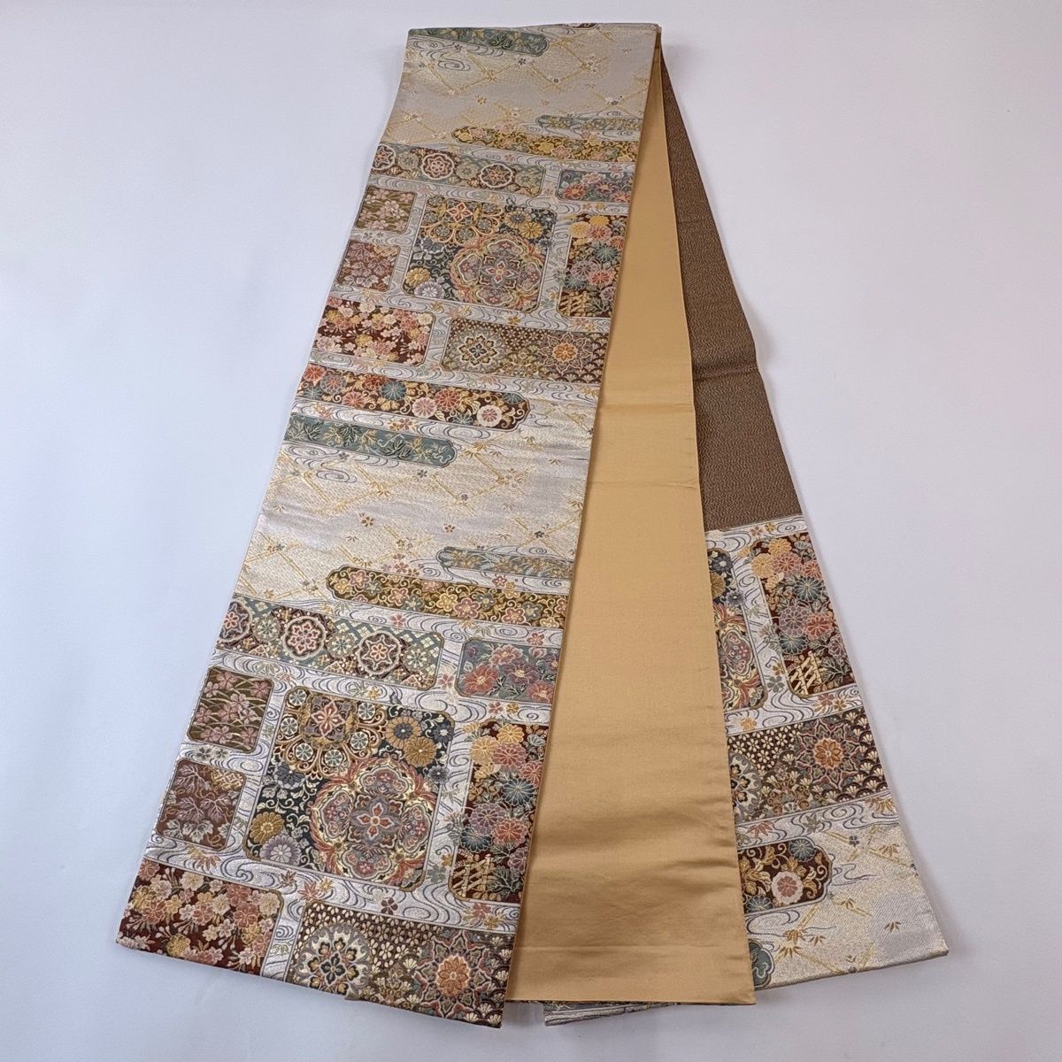 美品】 袋帯 秀品 華文 草花 箔 金糸 銀色 六通 正絹 【中古】 - メルカリ