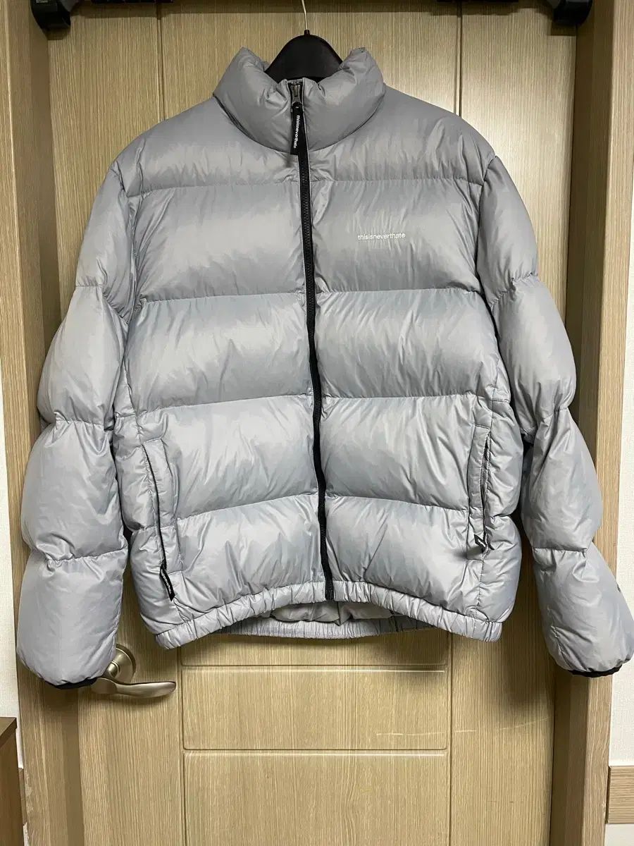 thisisneverthat パーテックス T ダウン ジャケット DARK シルバー 