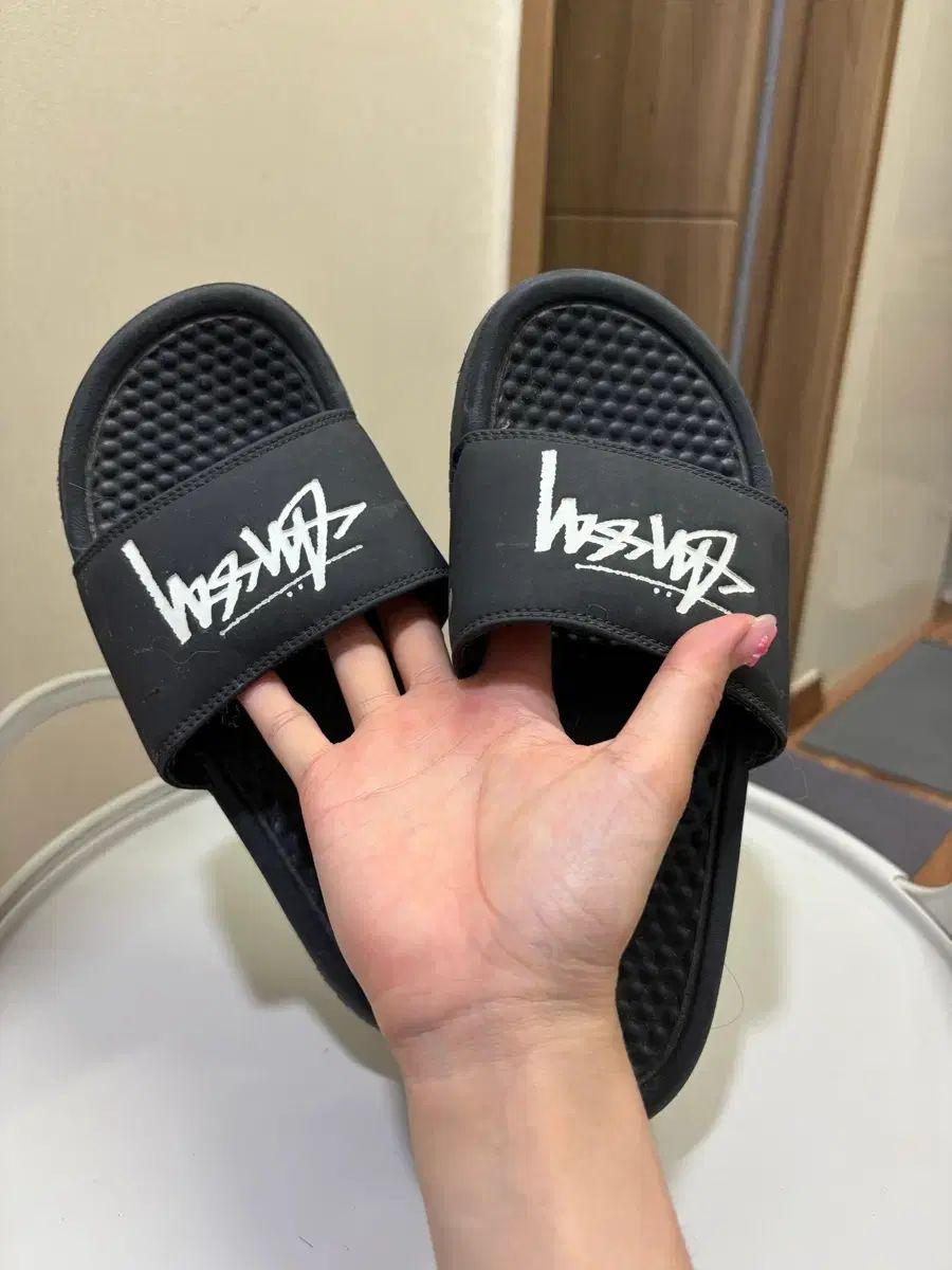 ナイキ x STU ベナッシ スライド ブラック