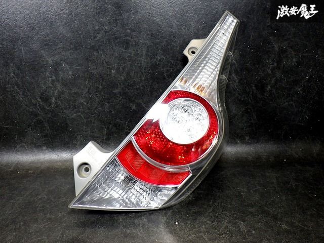 【破損無し！ 即発送！】点灯OK！ トヨタ 純正 NHP10 アクア 前期 LED テールライト テールランプ 右 運転席 STANLEY 52-252