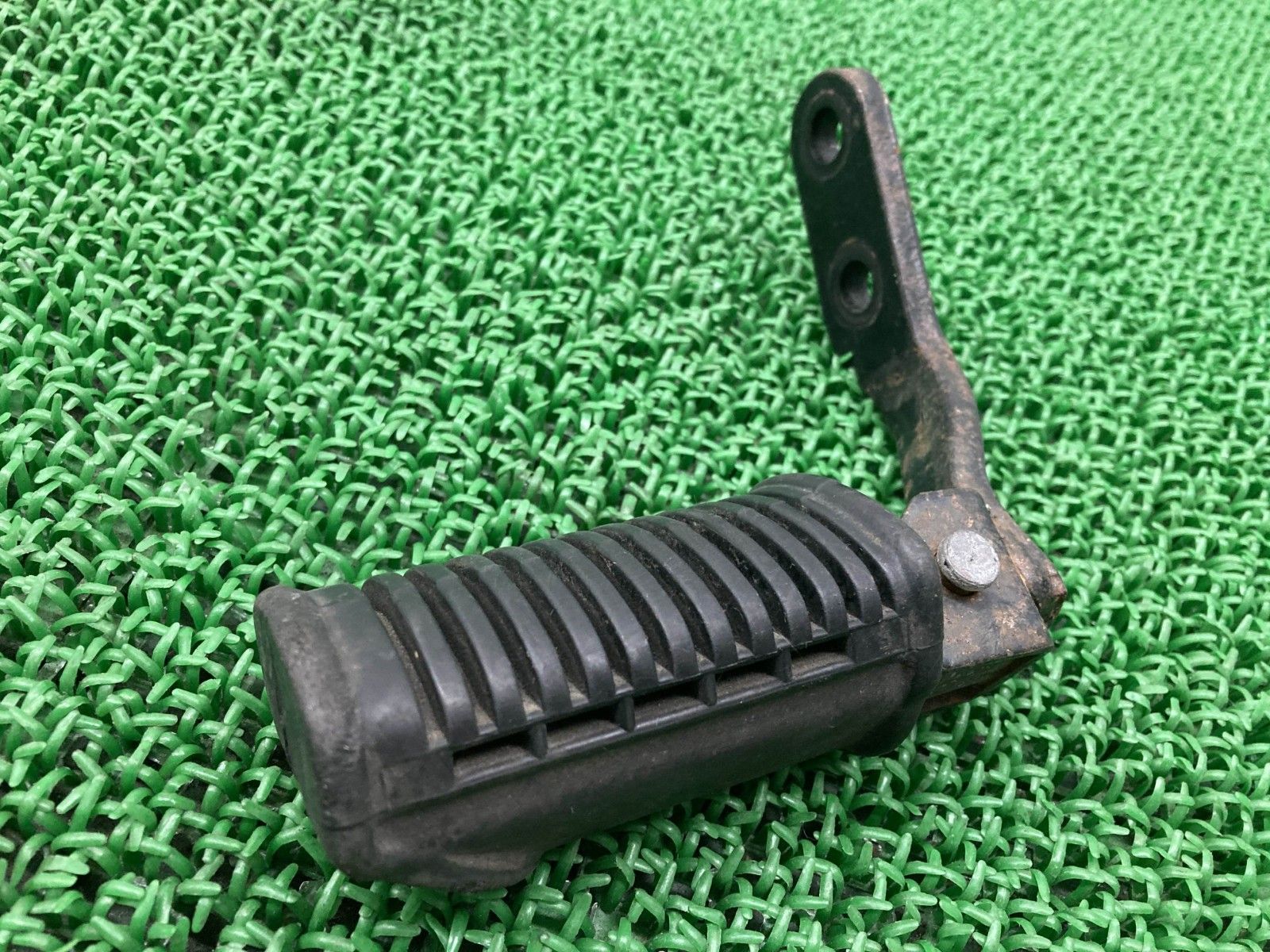 グラストラッカー ステップ 右 スズキ 純正 中古 NJ47A ペグ ブラケット ステー cK
