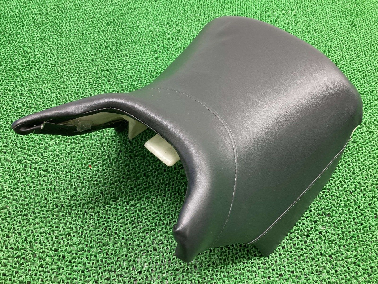 V-MAX フロントシート 1FK ヤマハ 純正 中古 メインシート アンコ盛り 破れ無し oW