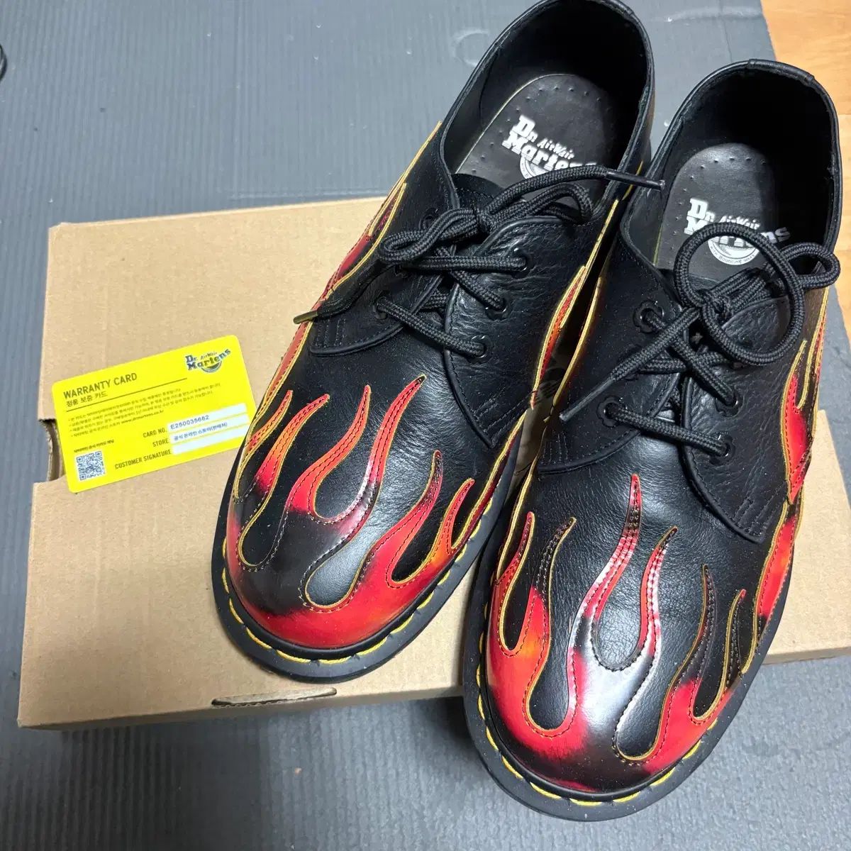 DR. MARTENS ドクターマーチン 1461 フレイム ブラック バイブ vibrante レッド DMS イェロー 260