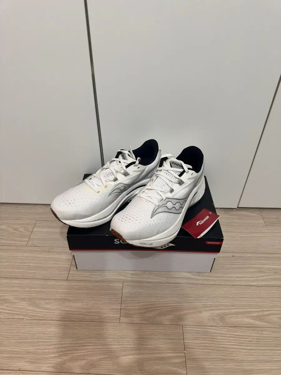 サッカニー エンドルフィン スピード 4 285 新品出品