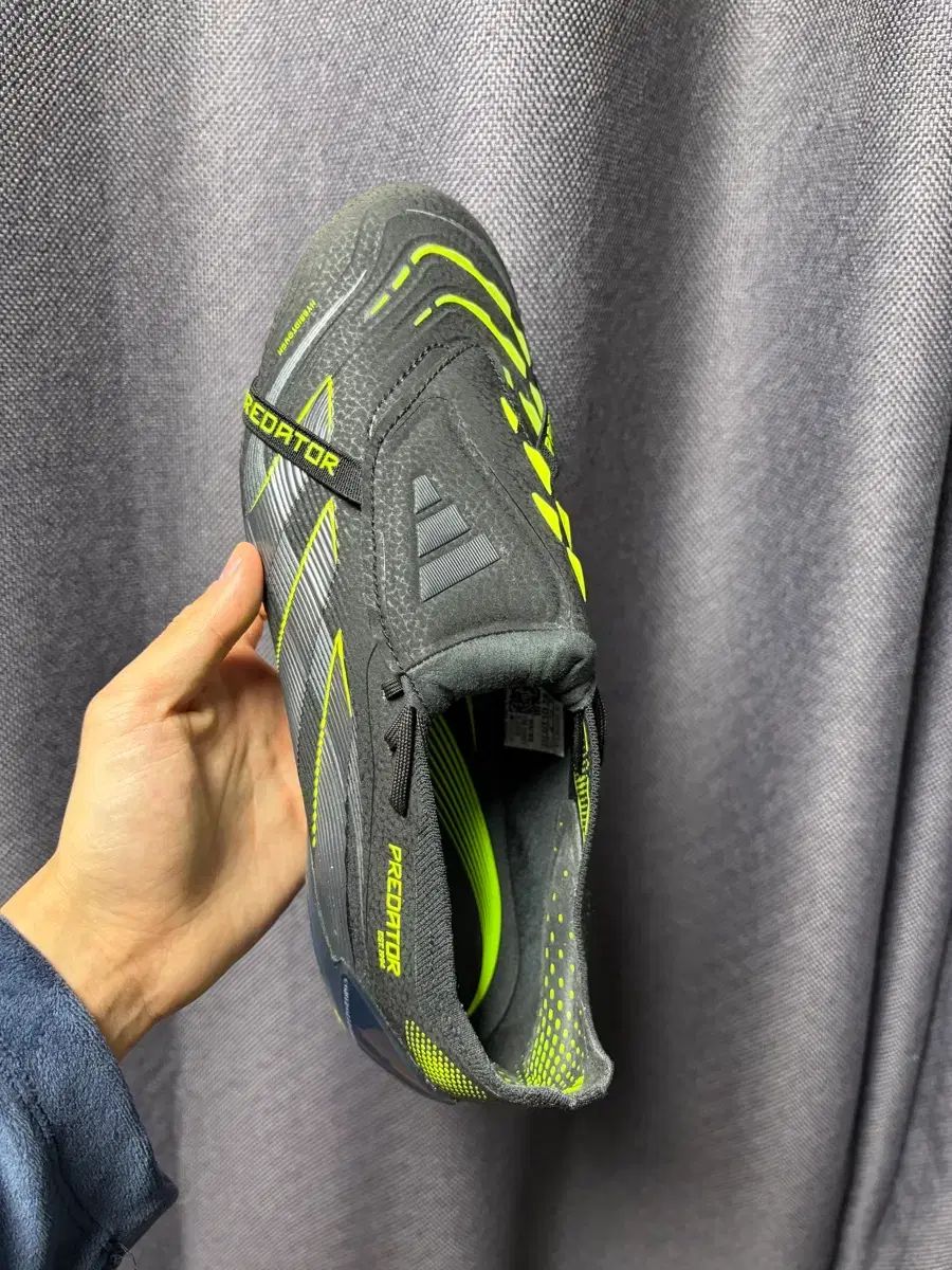 アディダス プレデター エリート FG 270